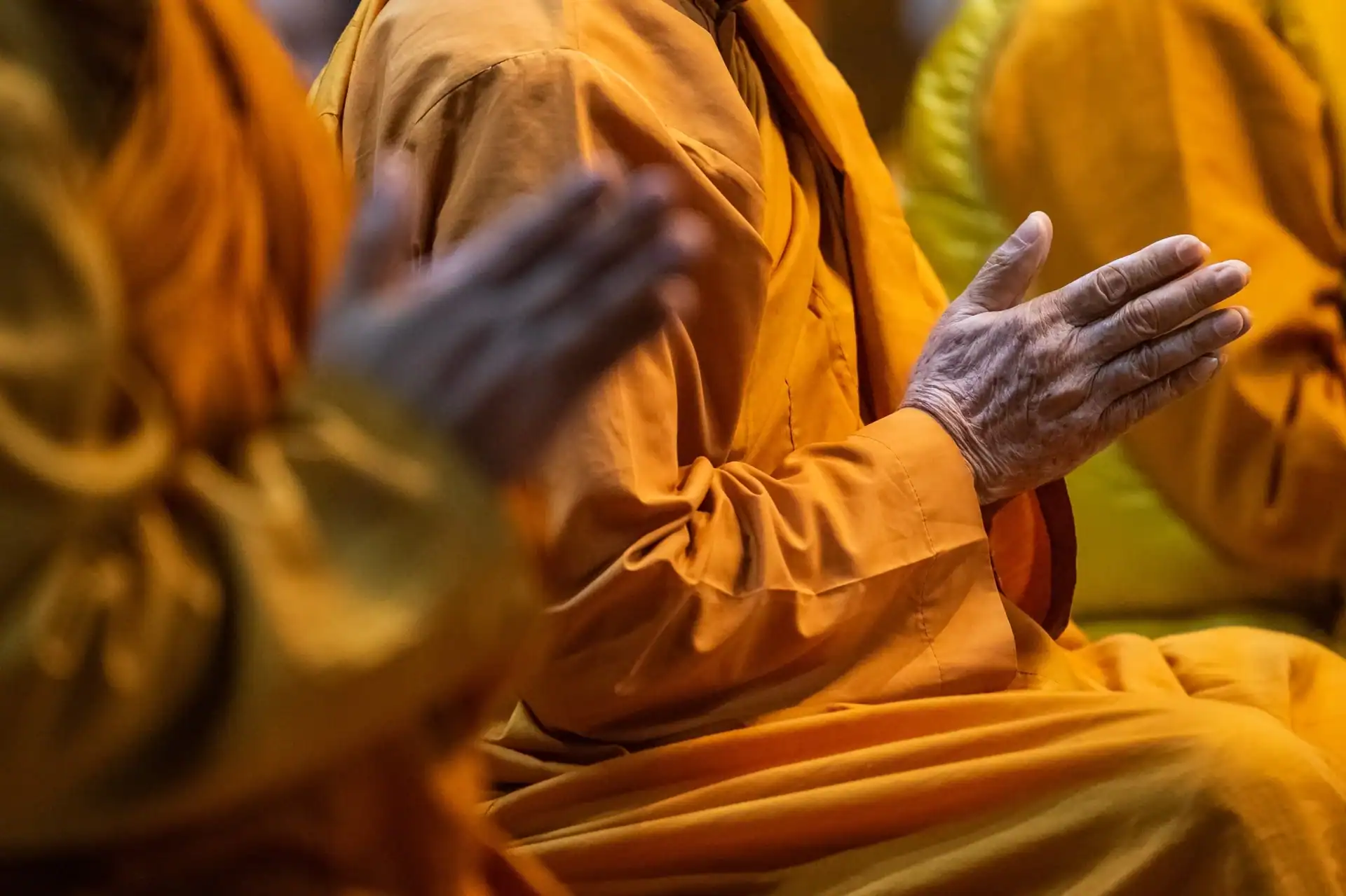 Trí tuệ khác kiến thức thế nào